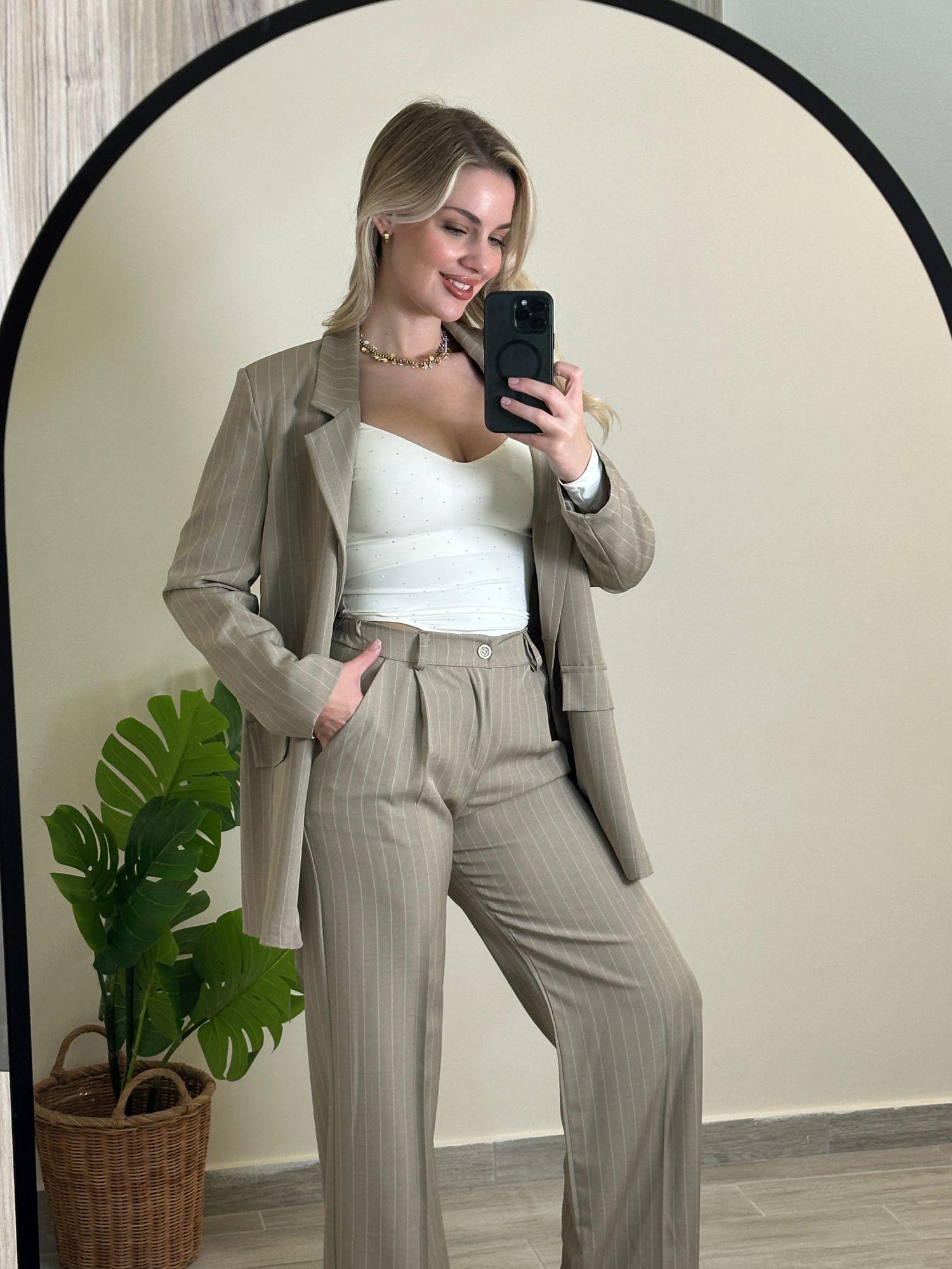 Κοστούμι Scarlett μπεζ